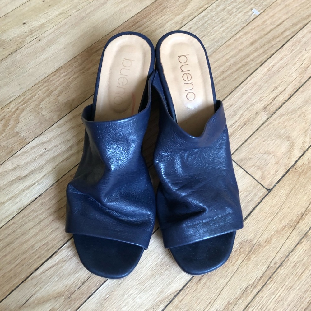 Bueno navy leather heels